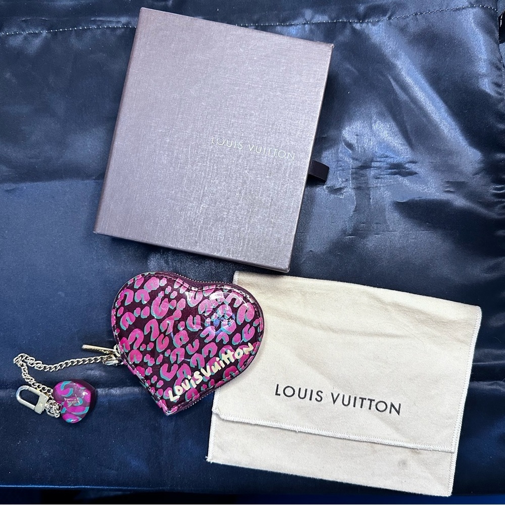 LOUIS VUITTON Vernis Leopard Coeur Heart Coin Purse Rouge Fauviste EUC box & bag - Picture 2 of 10